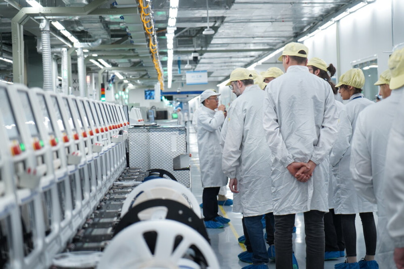 Gyárlátogatáson régiónk