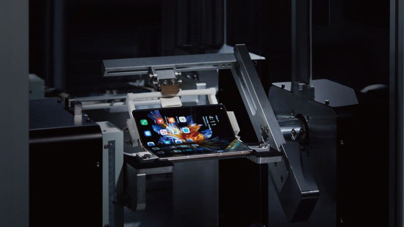 Gyötrésteszten egy Honor hajlítható