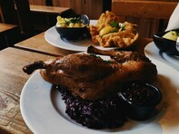 Az első kép a nyers, amit a telefon kiköpött magából, a többi pedig a Playgroundról letöltött profilokkal készült