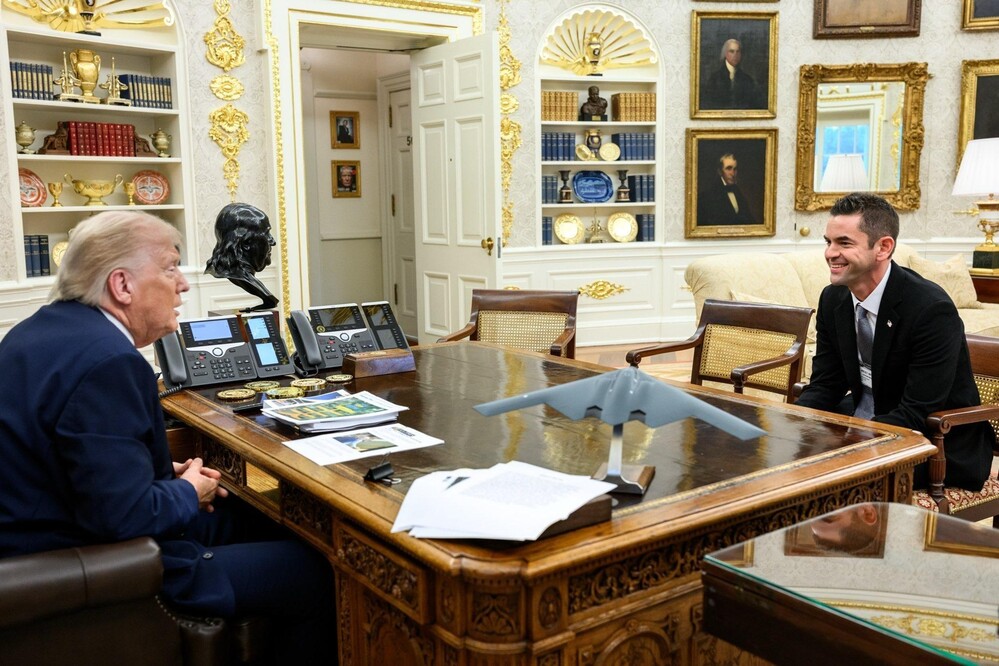 Donald Trump Isaacmannel tárgyal