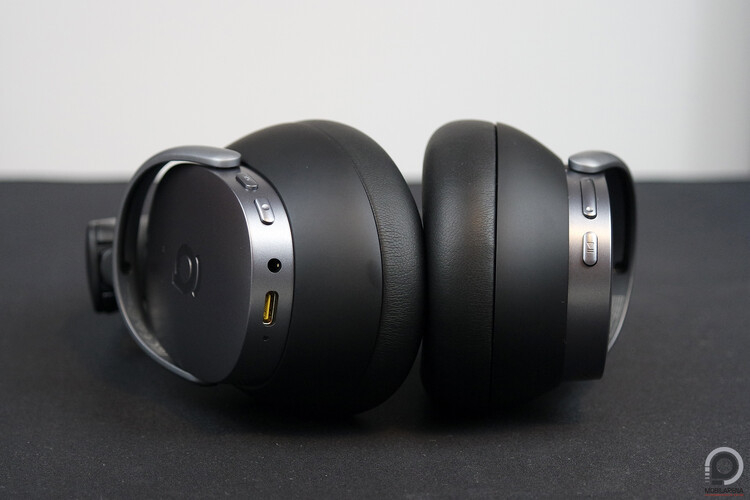 Kezelőszervek és csatlakozók