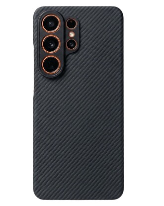 Jól látható az új szín, a kamerák elrendezése, a gombok, és az ívek