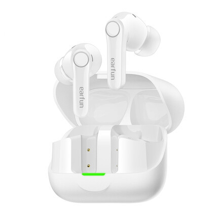 A bal oldali képen látható fekete Air Pro 4+ az akciós, a fehér színű verzió az új megjelenés