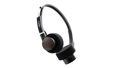 Az Európában elérhető színek, Ázsiában van piros és off-white verzió is