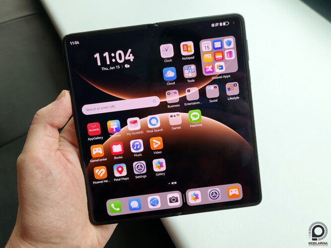 Huawei Mate X7 a kezemben nyitott állapotban