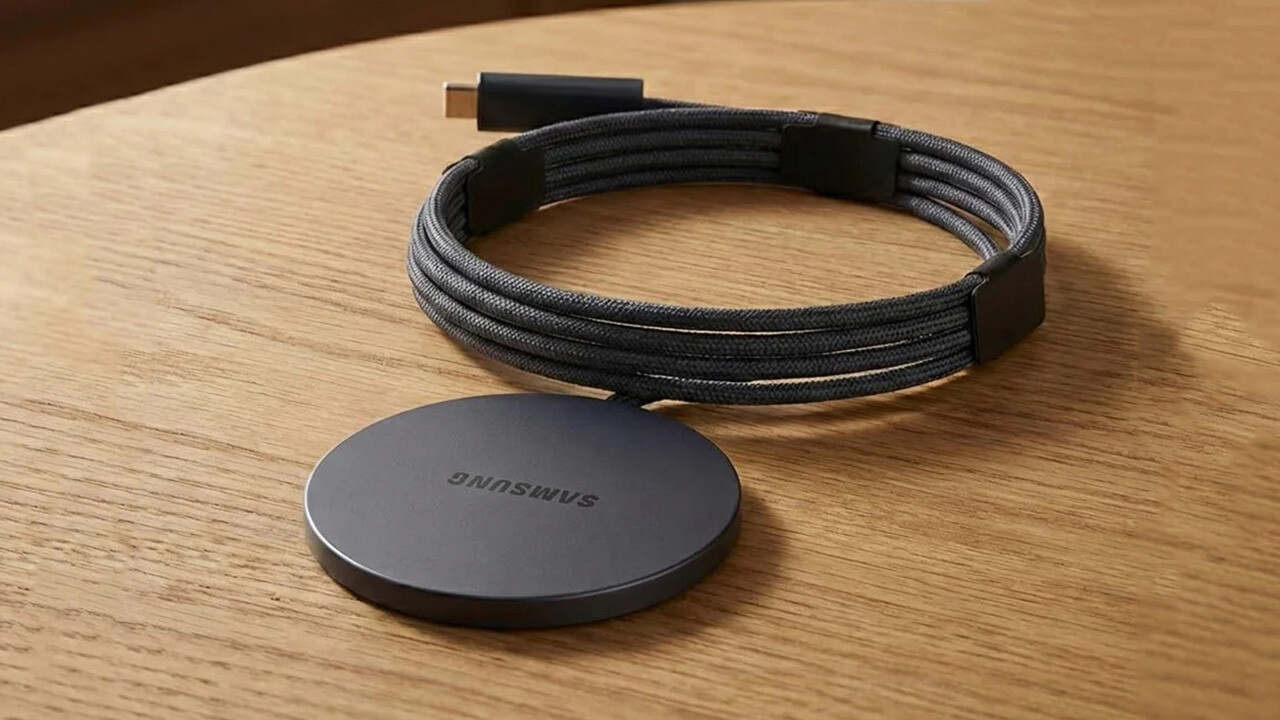 Íme, a mágneses töltő, ami nem tapad az S26-hoz