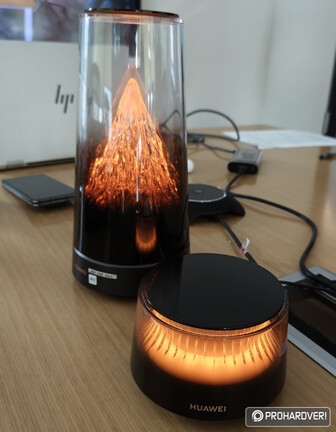 A Mesh X3 Pro kiállítva hazai bemutatóján a Huawei irodájában