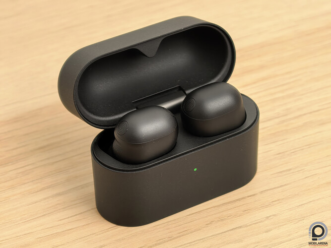 A Sony WF-1000XM6 a hordozó tokban