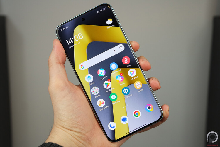 Poco M8 Pro 5G a kezemben