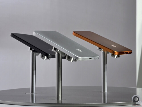 A nyomkövető és a mágneses tok is kompatibilis iPhone-nal, az aksi narancssárga színét direkt az iPhone 17 Próhoz igazították