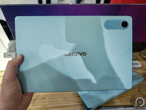 Kezemben a Lenovo Idea Tab Pro Gen 2 az új menta színben