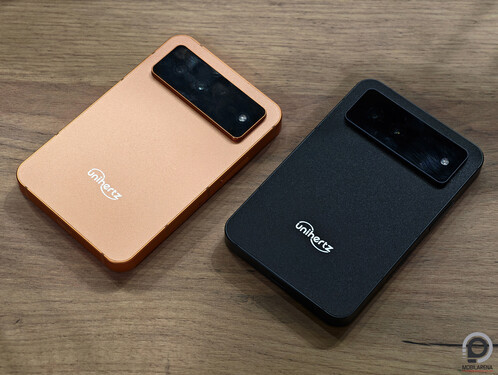 A két színváltozat