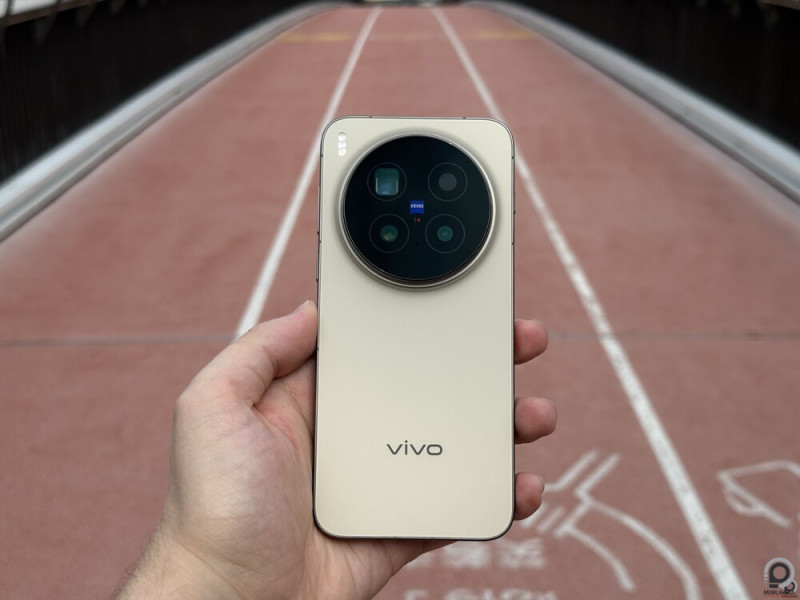 A Vivo X300 Pro remek telefon, de nem kapott gigatelepet