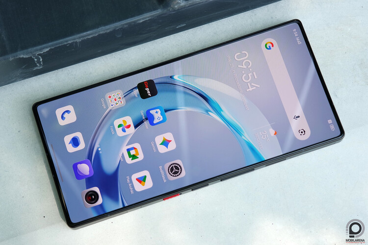 Még mindig lenyűgöző a teljes, notch és lyuk nélküli kijelző