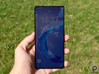 Kint, közvetlen napfény alatt a Red Magic 11S Pro
