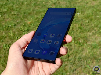 Kint, közvetlen napfény alatt a Red Magic 11S Pro