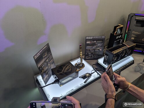 ASUS ROG Thor 3000W Titanium III Edition 20 és ROG Astral GeForce RTX 5090 Edition 20