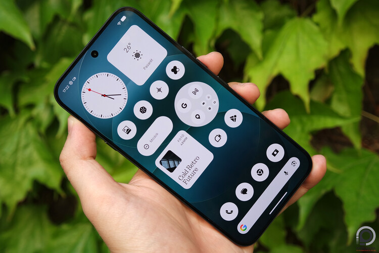 Nothing Phone (4a) Pro a kezemben