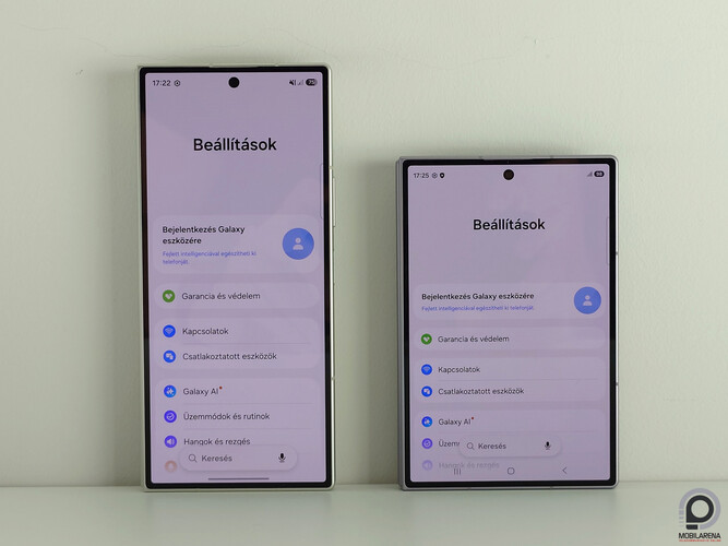 Balra a Samsung Galaxy Z Fold8 Ultra, jobbra a Samsung Galaxy Z Fold8