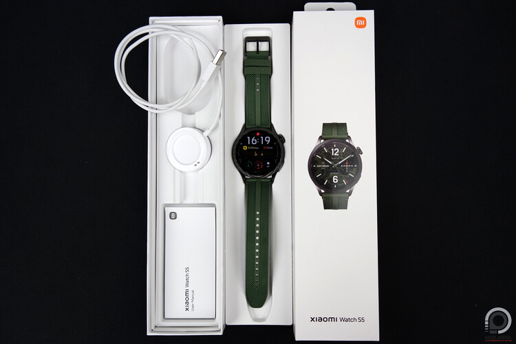 A Xiaomi Watch S5 doboza és a doboz tartalma