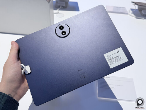 TCL Tab A1 Plus standard kijelzővel és kék színű fém unibody házban
