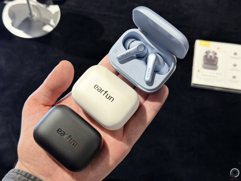 Az EarFun Air Pro 5 három színben lesz kapható: kék, fehér, fekete