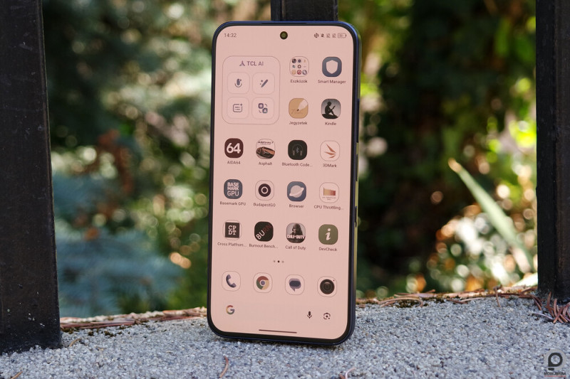 TCL P80 Ultra színes e-papír módba kapcsolt kijelzővel