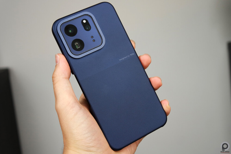 A P80 Ultra a gyári tokban