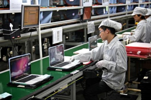 MacBookok készülnek a Foxconn gyártósorán