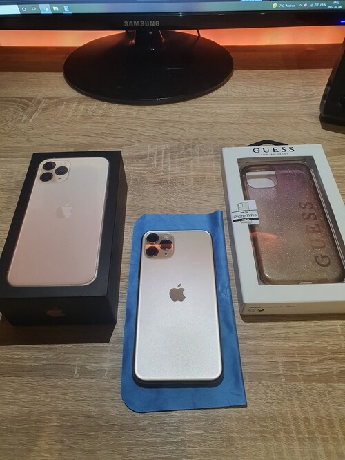 iPhone 11 Pro Rose Gold 64Gb karcmentes, kártyafüggetlen. Guess tokkal