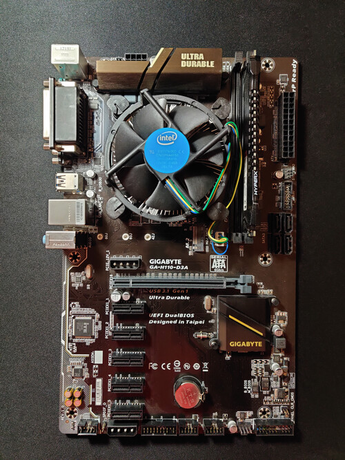 Gigabyte GAH110D3A félkonfig HardverApró