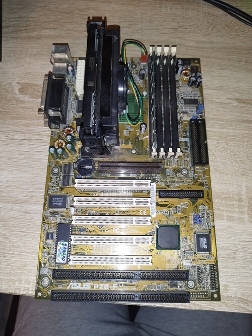 ASUS P2BF HardverApró