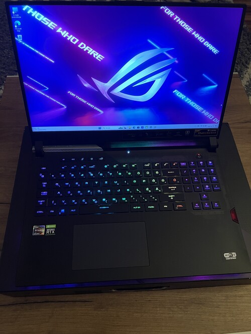 ASUS ROG STRIX ÓRIÁS Brutál 2025ig Garis Laptop 17.3" 300Hz Ryzen 9