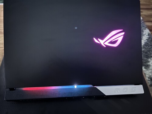 ASUS ROG STRIX ÓRIÁS Brutál 2025ig Garis Laptop 17.3" 300Hz Ryzen 9