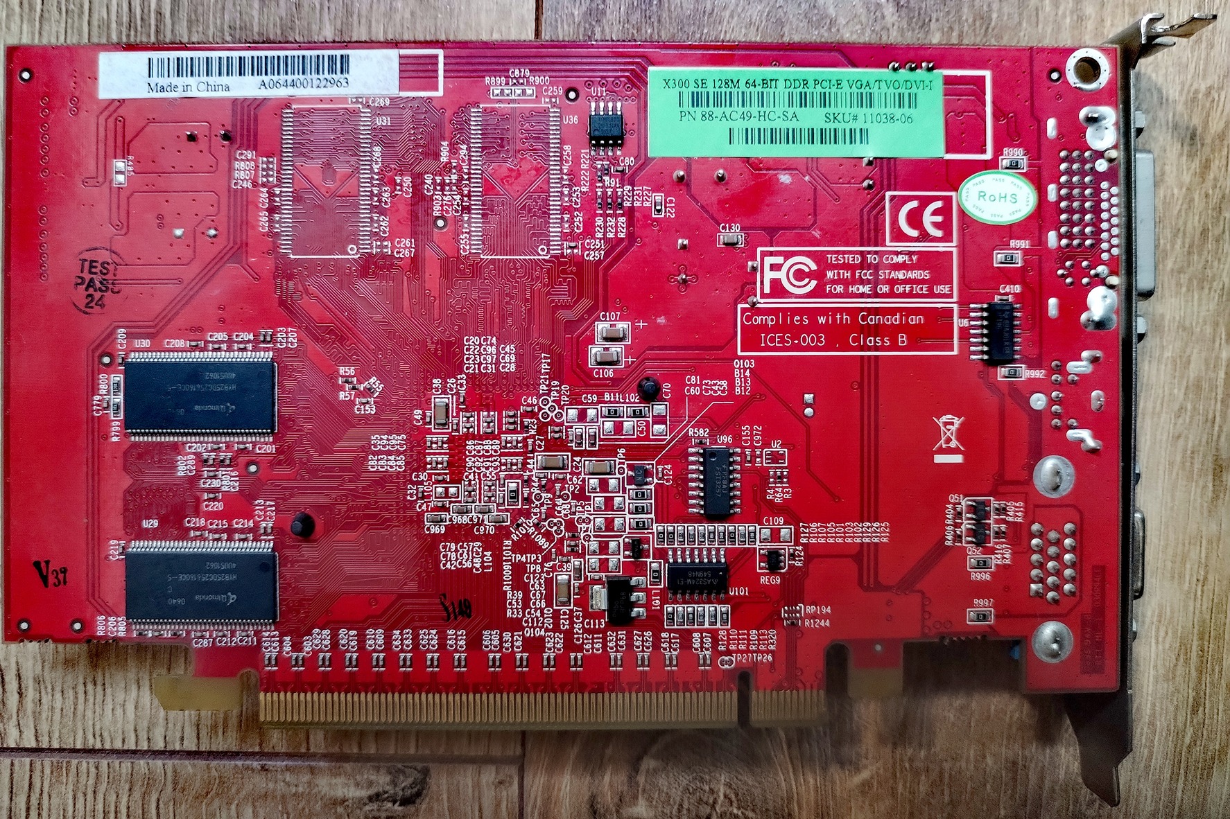 ATI Radeon X300SE videรณkรกrtya eladรณ HardverAprรณ ATI Radeon X300SE videรณkรกrtya eladรณ HardverAprรณ