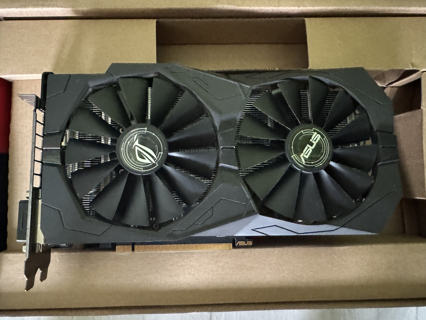 Asus RX570 4GB OC - ROG-STRIX-RX570-O4G-GAMING - HardverApró