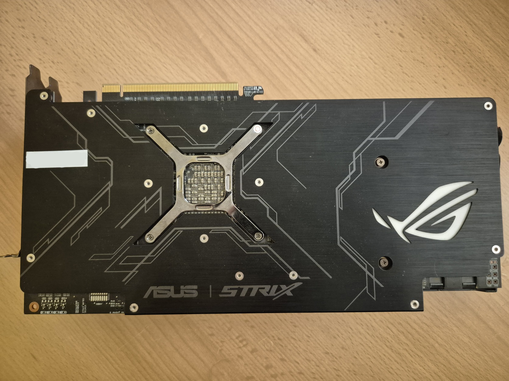 ASUS ROG Radeon RX Vega 64 8G-HBM2 Dobozzal!! - HardverApró