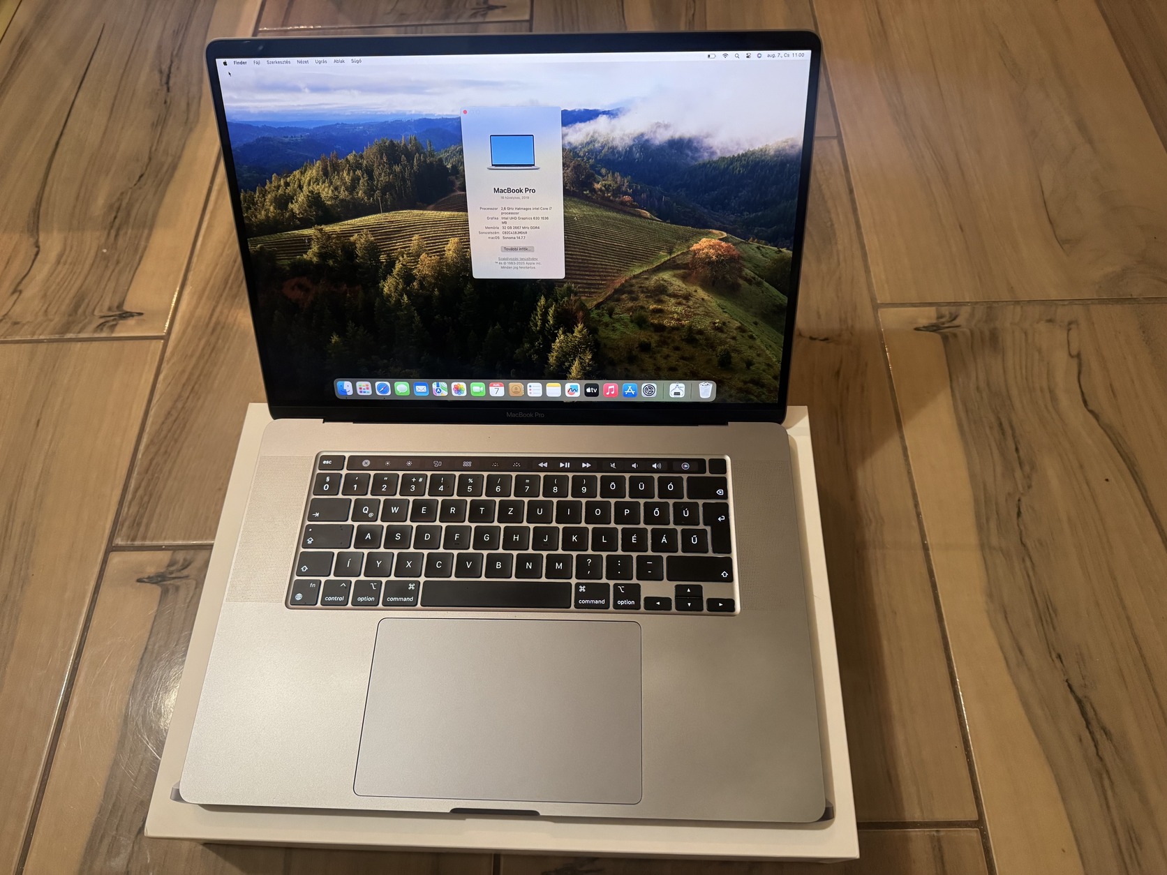 Apple macbook pro 2019 touchbar 16 core i9-9980hk ram 32gb ssd 512gb macos sequoia amd radeon pro 5300m 4gb tastiera italiana grado a