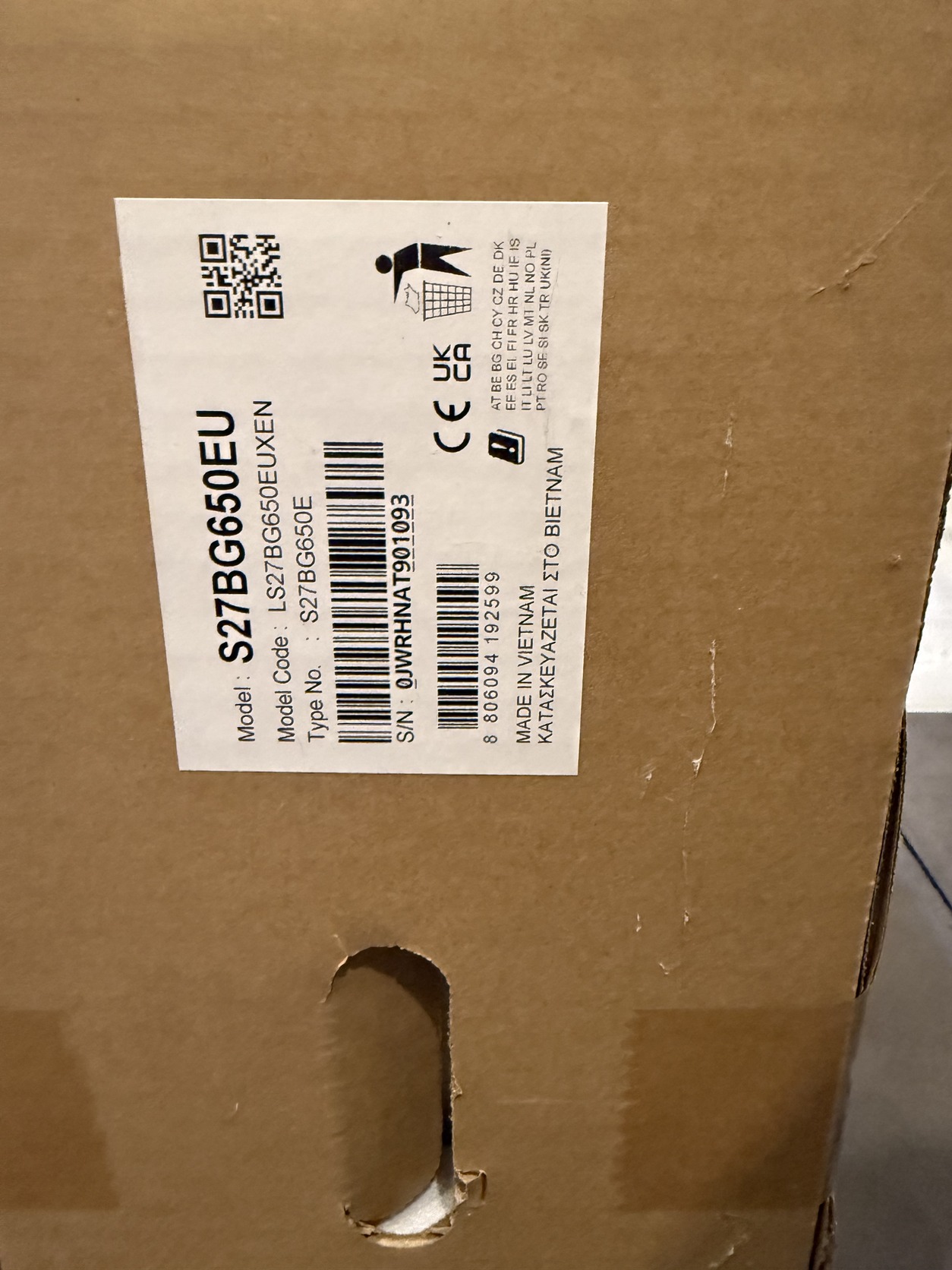 Samsung G6 gamer monitor 27 coll 240Hz - HardverApró