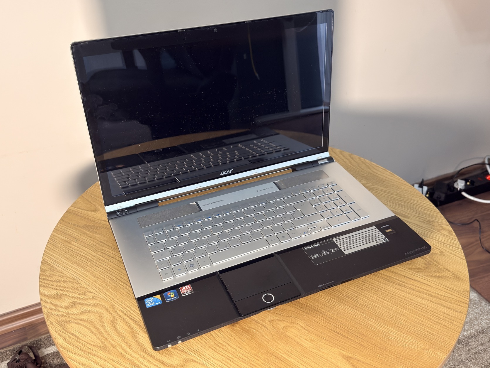 PC Portable Acer Aspire 8943G – 18,4 Pouces, I7, SSD 120 Go + HDD 500 Go, RAM 4 Go, Windows 11 Pro (Occasion)