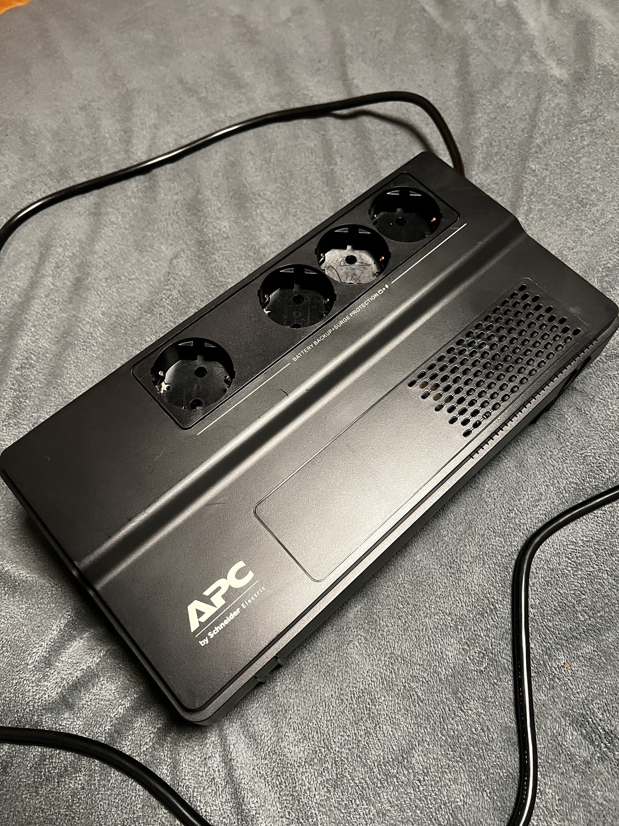 APC Easy 1000VA (BV1000I) szünetmentes táp:) - HardverApró