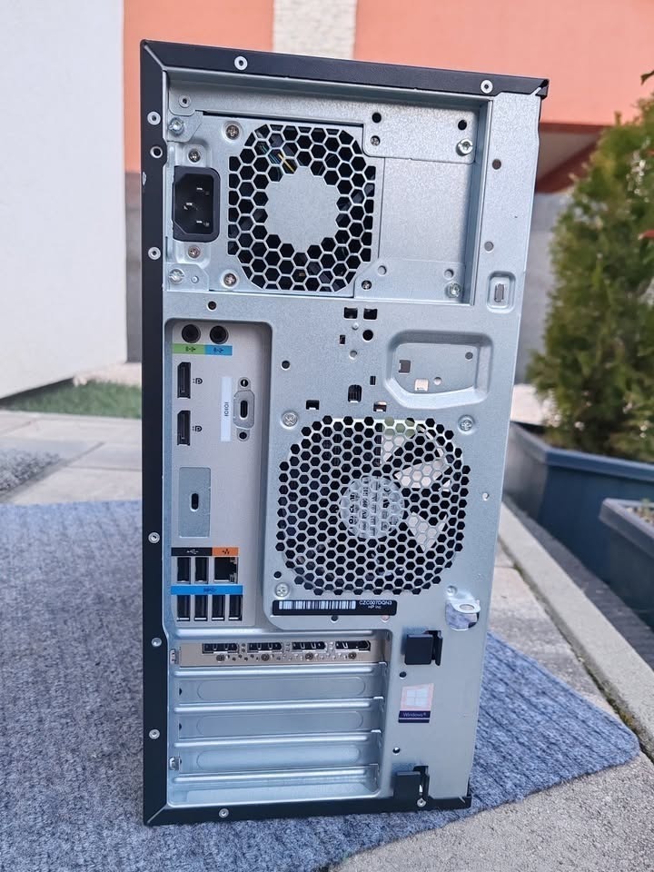WORKSTATION HP Z2 Minni G4 8a generazione i7 16 GB RAM - per ricambi