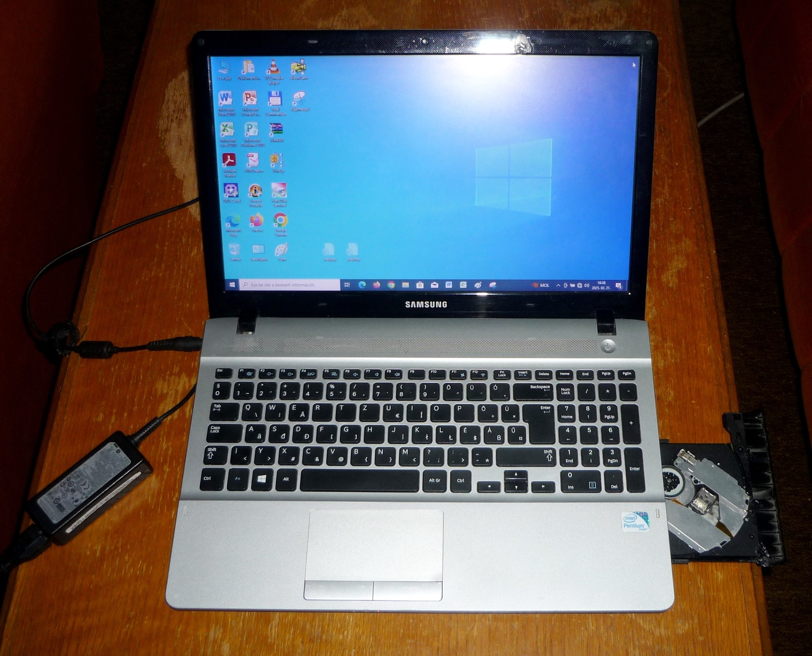 LCD LED 15,6 per Samsung ATIV Book 2 NP275E5E-K01US Schermo monitor