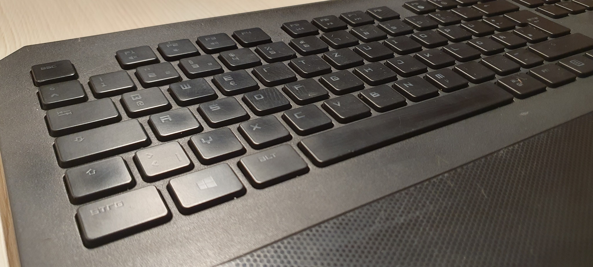Razer DeathStalker RZ03-0080 világítós gamer billentyűzet - HardverApró