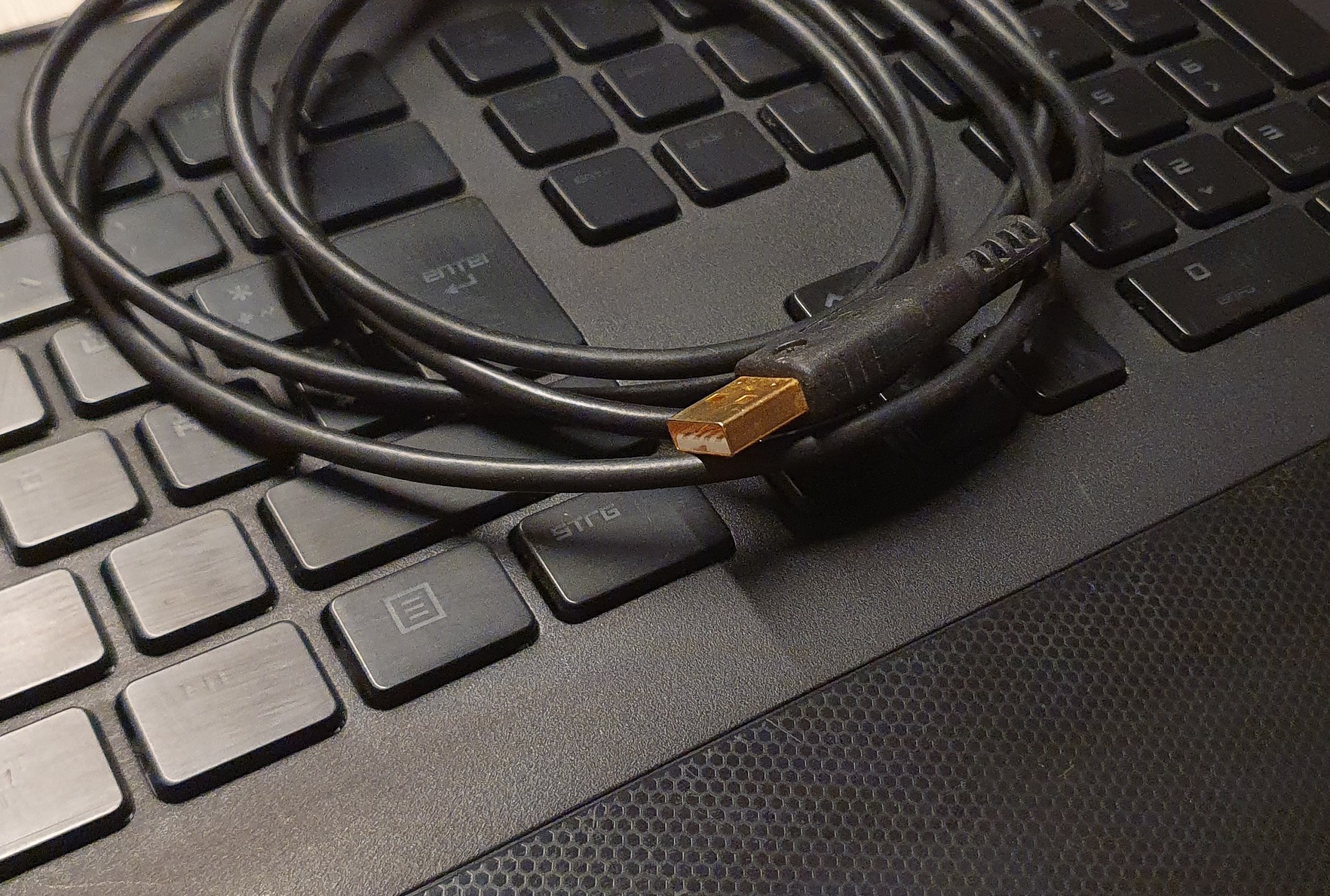 Razer DeathStalker RZ03-0080 világítós gamer billentyűzet - HardverApró