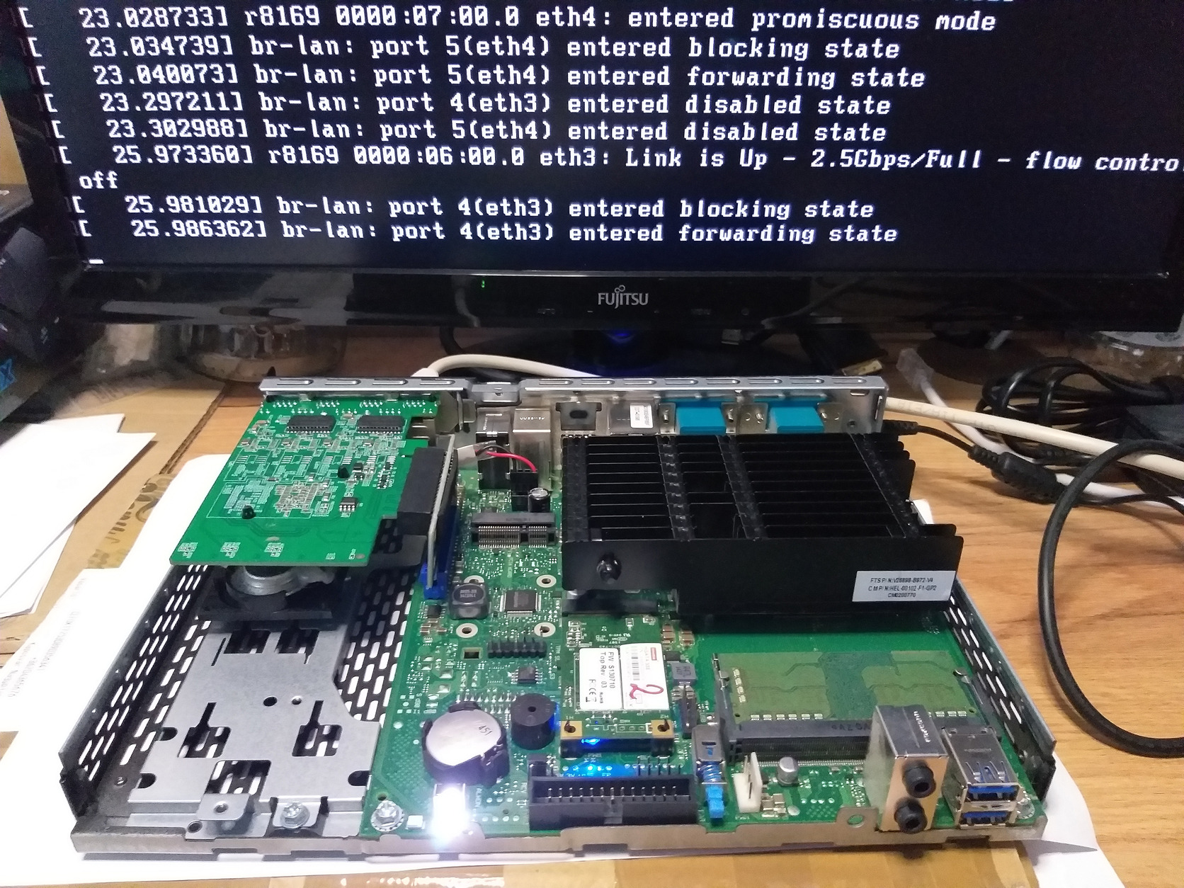 Fujitsu Futro S920 pc alapú router - 4x 2,5Gbps + 1x 1Gbps - HardverApró