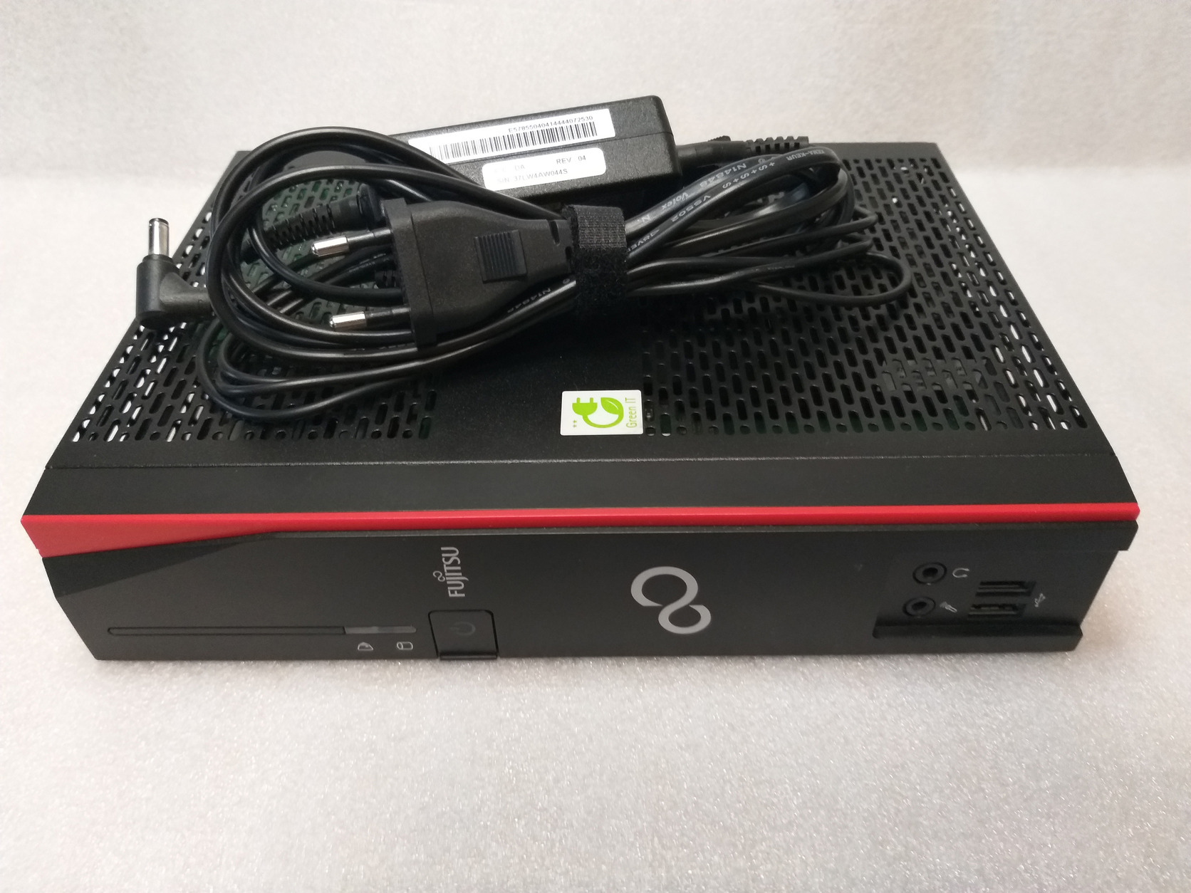 Fujitsu Futro S920 pc alapú router - 4x 2,5Gbps + 1x 1Gbps - HardverApró