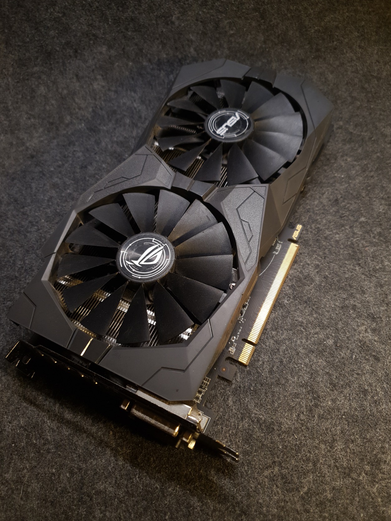 ASUS ROG STRIX RX 570 4GB videokártya - HardverApró