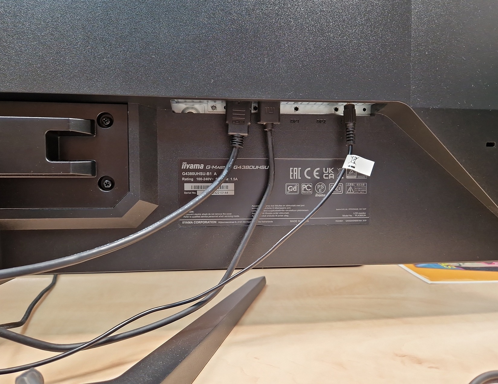 Ezzel fixen nem kell hunyorognod! 43 col/4k/144Hz csak a tiéd ...