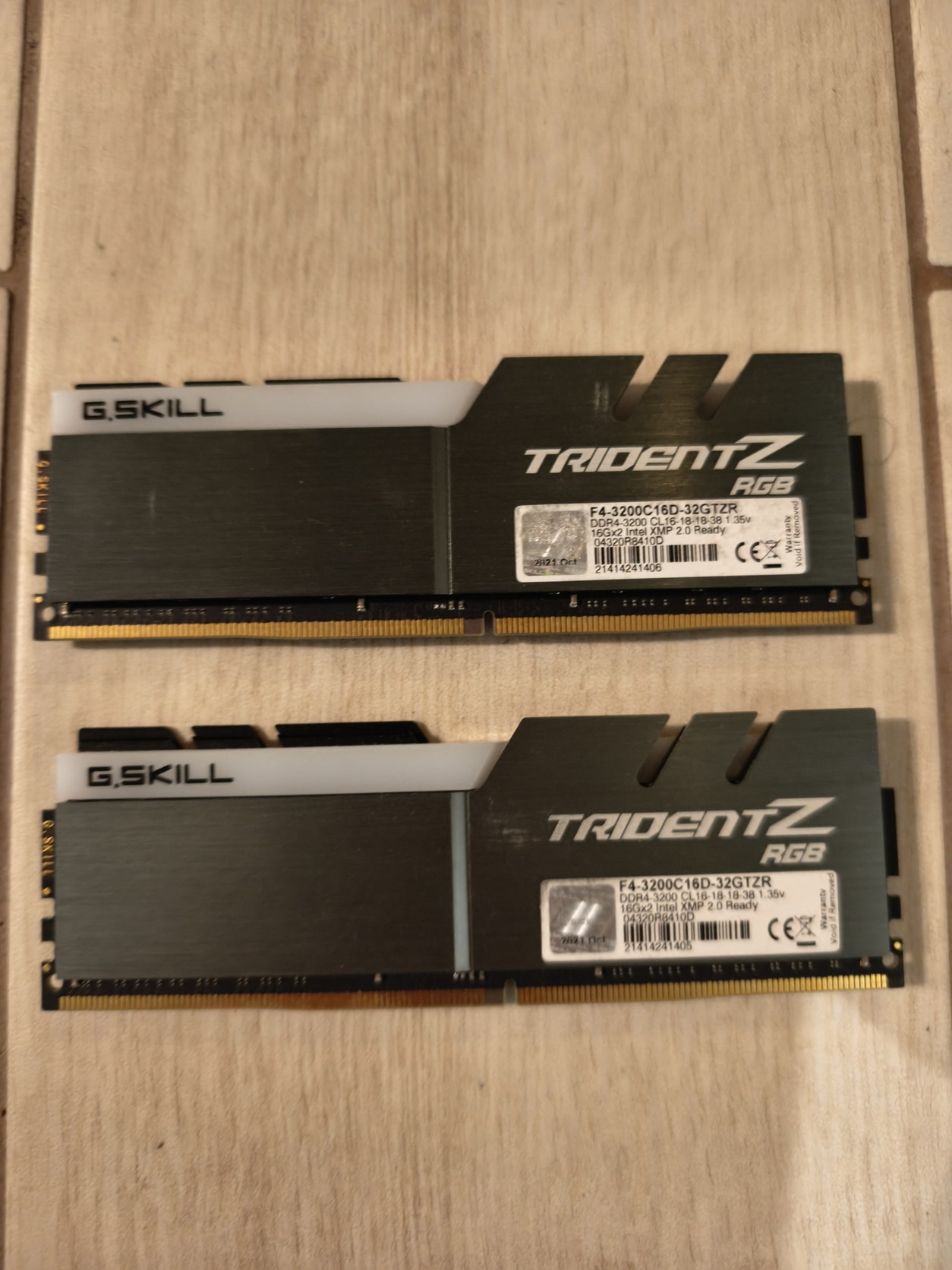 G.Skill Trident Z RGB F4-3200C16D-32GTZR 32GB (2x16GB) DDR4 
